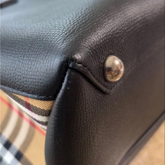 Burberry Black Leather Shoulder Bag - Picture 7 of 9